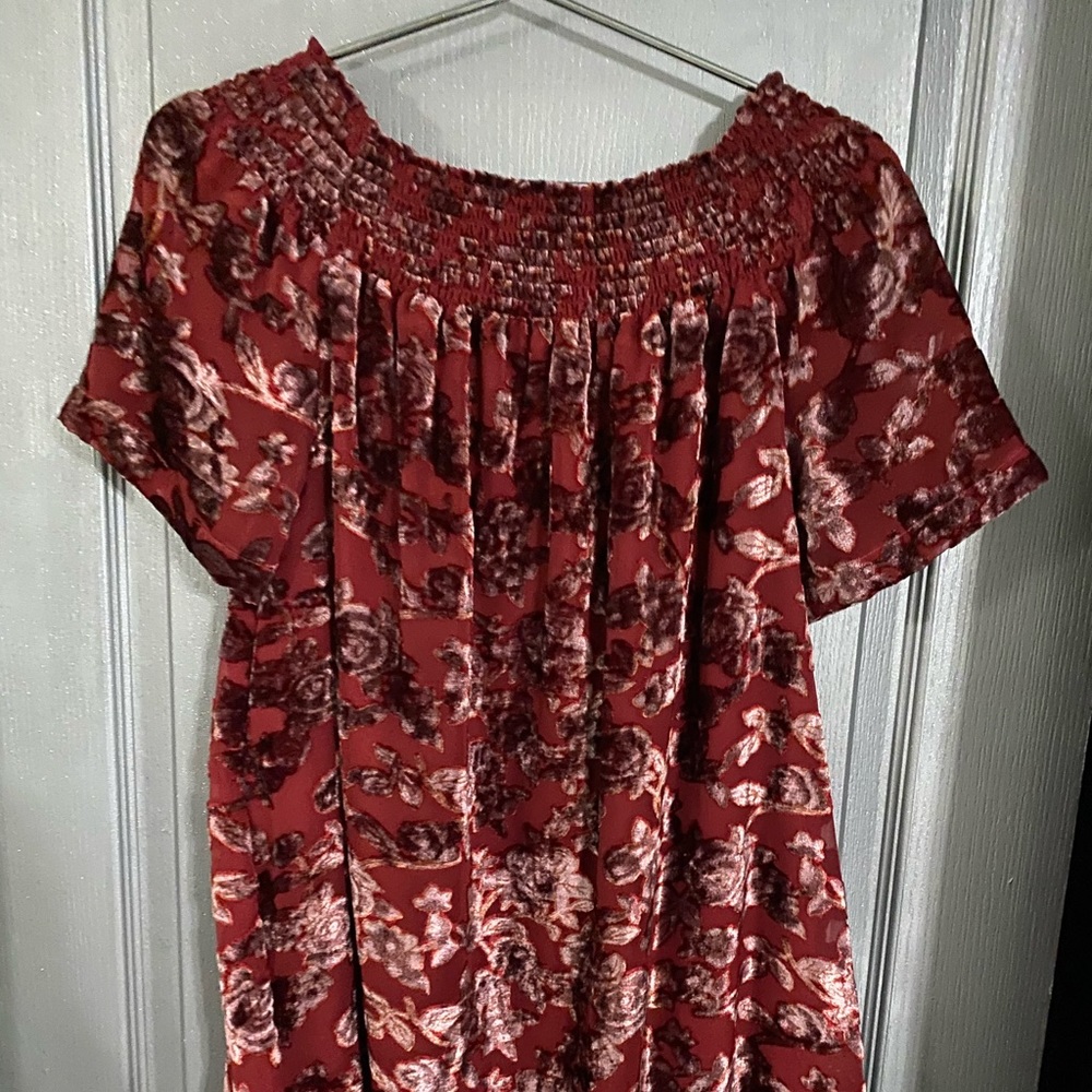 Off shoulder burned out burgundy velvet tunic